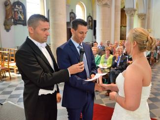ceremoniemeester bruidskoppel kerk foto Geurts